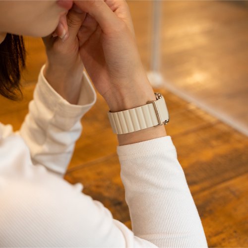 Uniq Revix Premium Edition Reversible Magnetic Apple Watch Strap 41/40/38mm | Canary Yellow/ivory Uniq Revix Premium Edition Reversible Magnetic Apple Watch Strap 41/40/38mm | Canary Yellow/ivory